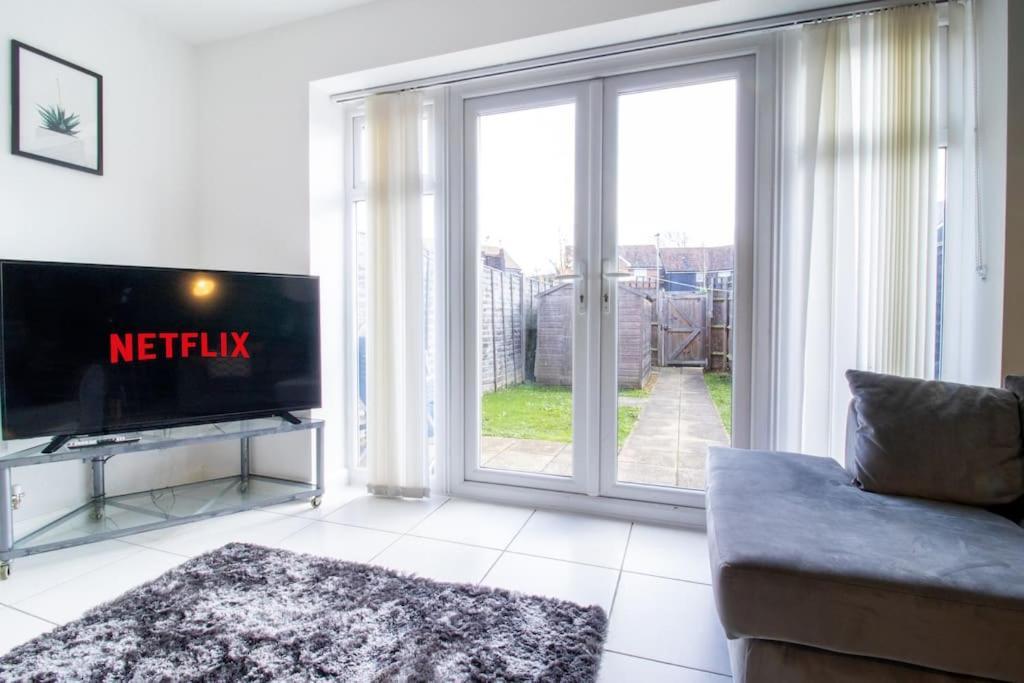 4Br Contractor Town House 2.5Bathrooms, 2 Free Parking Spaces Managed By Chique Properties Милтон-Кейнс Экстерьер фото