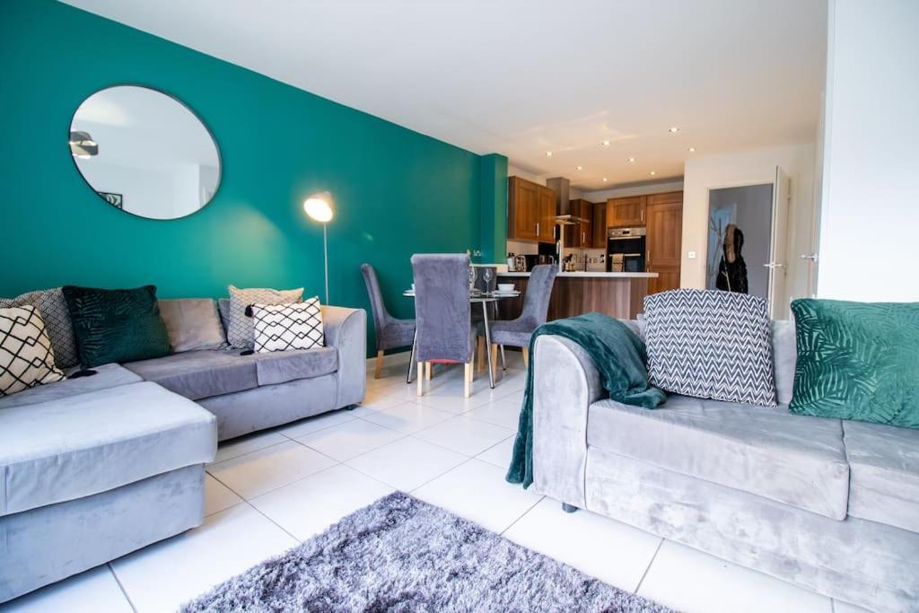 4Br Contractor Town House 2.5Bathrooms, 2 Free Parking Spaces Managed By Chique Properties Милтон-Кейнс Экстерьер фото